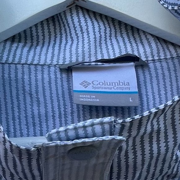 Women's Columbia Windbreaker - Picture 7 of 7
